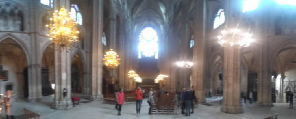 Bourges-Kathedrale-Panorama-innen-geplant-gebaut-Damals-Jetzt