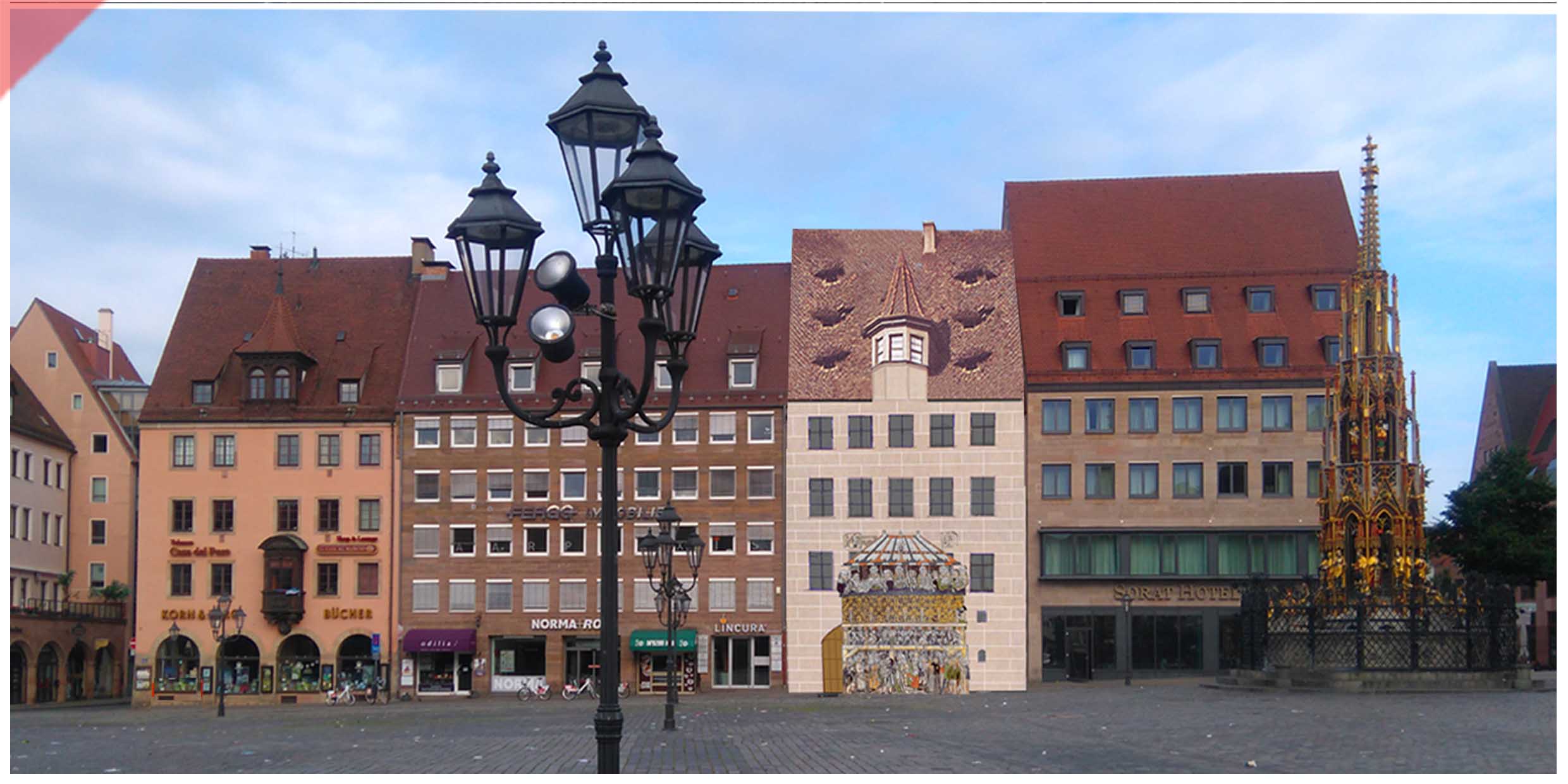 Heiltumsweisung-Nürnberg-Hauptmarkt-15-Schopper-Behaim-1424-1523-Rekonstruktion-Gebäude-3-Gebäudefront-Westseite-Panorama